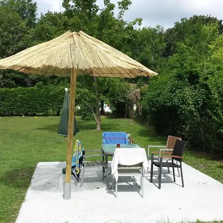 ゲストハウス Au Jardin Pres De L'ocean 3*